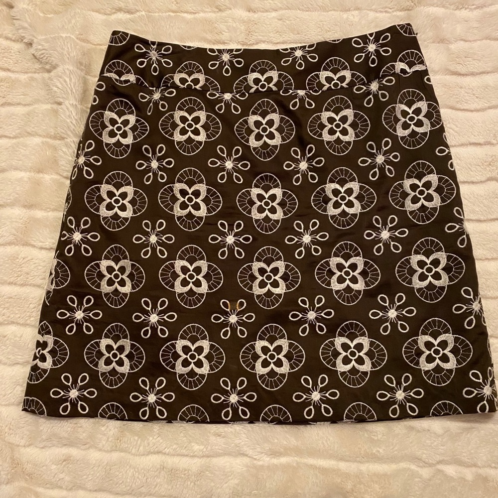 Loft skirt Brown with white stitching. 4p